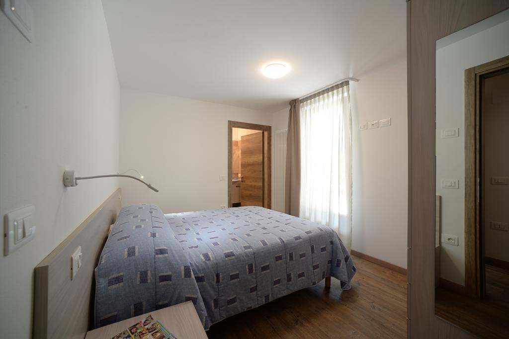 La Casa Al Noce Aparthotel Mezzana  Room photo