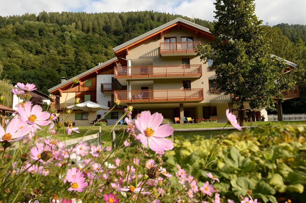 La Casa Al Noce Aparthotel Mezzana  Exterior photo