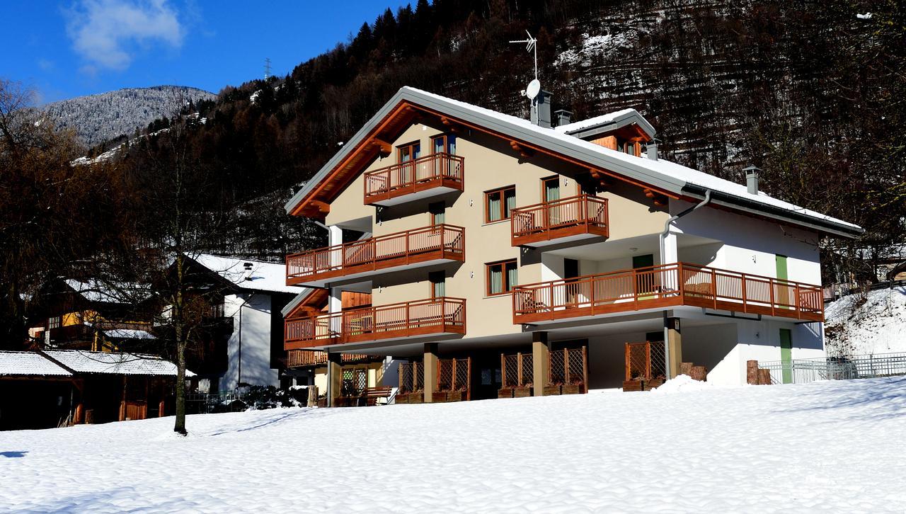 La Casa Al Noce Aparthotel Mezzana  Exterior photo